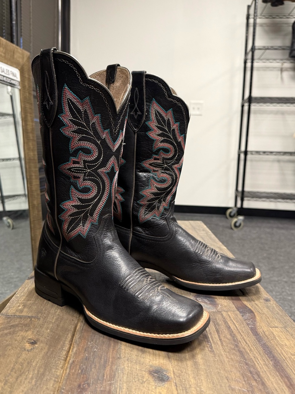 ARIAT WOMEN'S BREAKOUT JACKAL WESTERN BOOTS - BLACK SQUARE TOE SIZE 9.5 - Picture 5 of 7